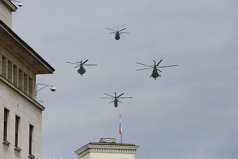 Бойни вертолети над София. Летят ниско