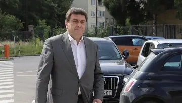 Казали на Златев да си трае за разпита