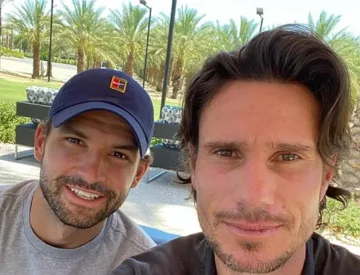 И треньорът на Гришо заразен