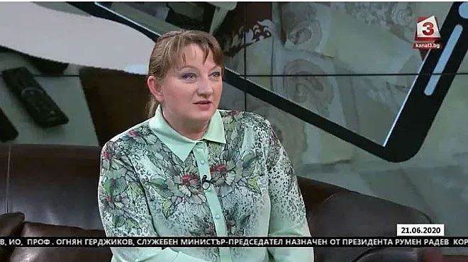 Сачева: Фокусът ни да е кризата, а не компроматите