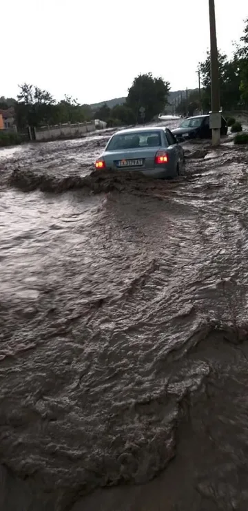Скъса се язовирна стена, потопи села в Добричко