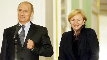 Къде се дяна бившата съпруга на Путин