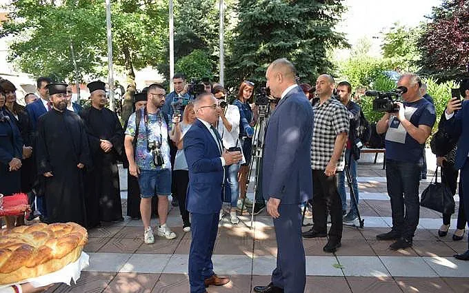 Стана ясно къде Радев празнува рождения си ден