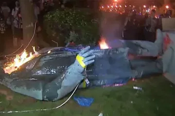 Събориха паметник на генерал във Вашингтон