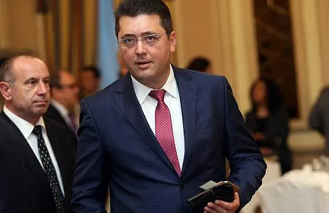 Разпитват президентския човек Пламен Узунов