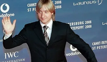 Легендарен фигурист иска бой с политик