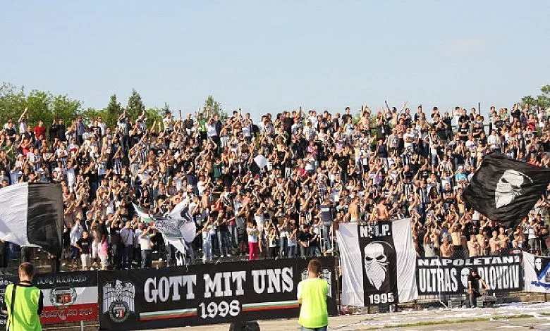 Футболни фенове протестират в Пловдив
