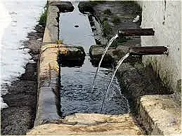 Кал тече от чешмите в русенско село