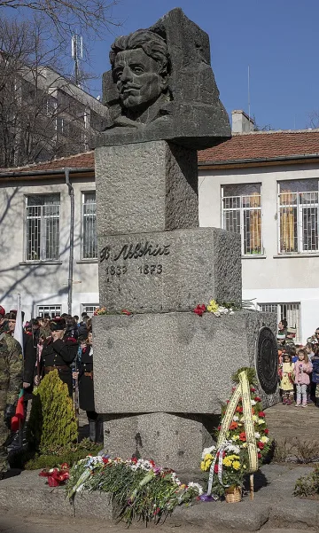 Обновяват паметника на Васил Левски в Стара Загора