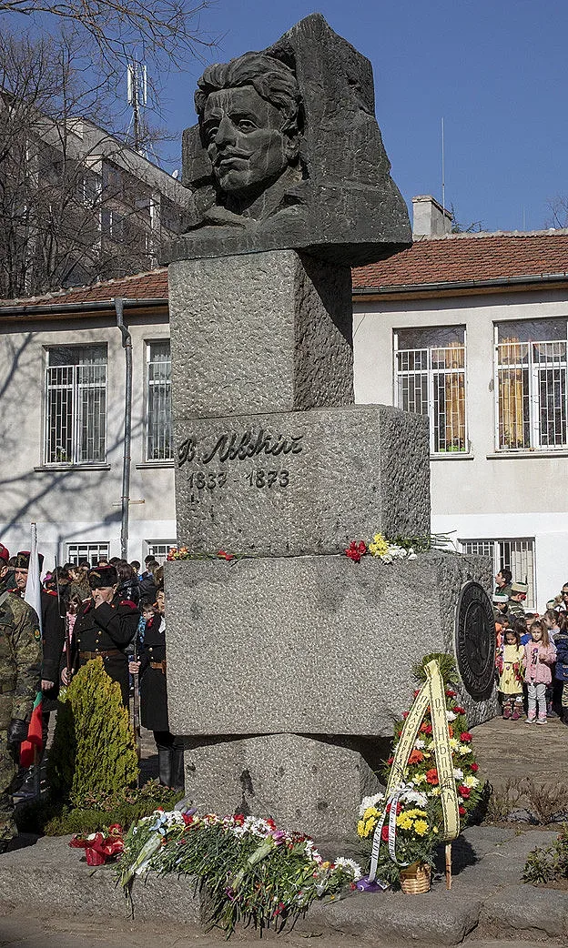 Обновяват паметника на Васил Левски в Стара Загора