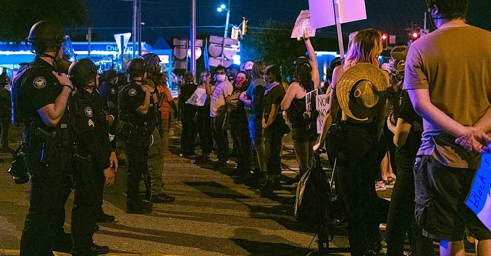 Нов ужас в САЩ! Втори чернокож почина след арест