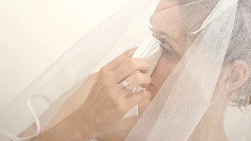 Ананиев разплака булките