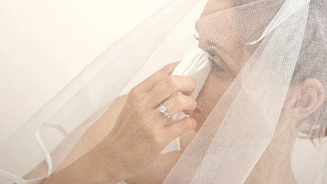 Ананиев разплака булките