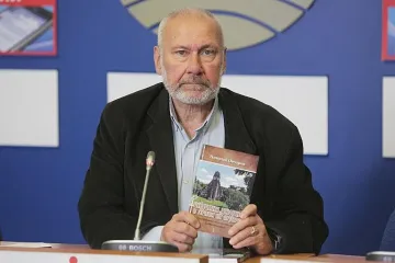 Проф. Николай Овчаров пусна книга за маите