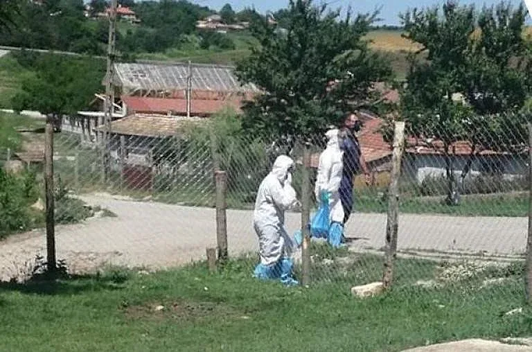 Фелдшер и жена му с К-19 от огнището в с. Изгрев