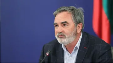 И доцент Кунчев заплашван с "гнусни есемеси"