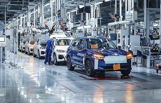 Първото електрическо BMW идва по план