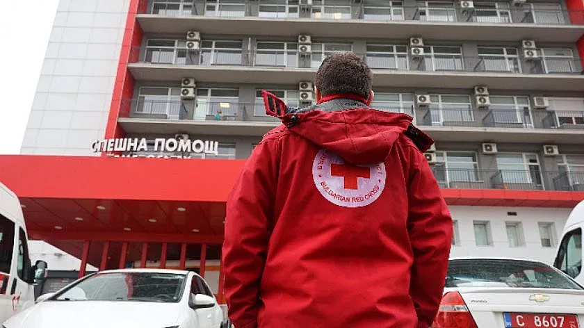 Полиция пази "Пирогов" от близки на починало дете