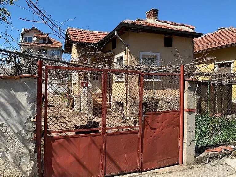 14-годишен преби пенсионерка за 40 лева и пръстен