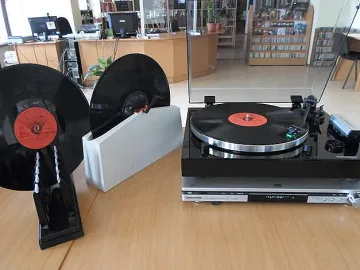 Библиотека „Захарий Княжески“ съживява фонда си от грамофонни плочи