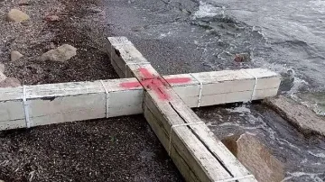 Морето изхвърли Светия кръст. Какъв знак е това?