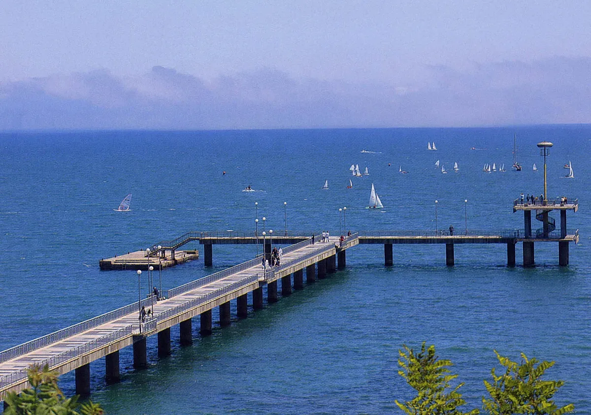 Момче скочи в морето и не изплува