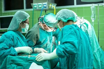 Шок - гаечни ключове в стомаха на пациент