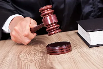 Десетокласник осъден на порицание пред съучениците