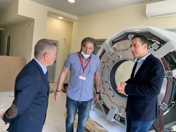 Пристигна дългоочакваният ПЕТ скенер в Бургас