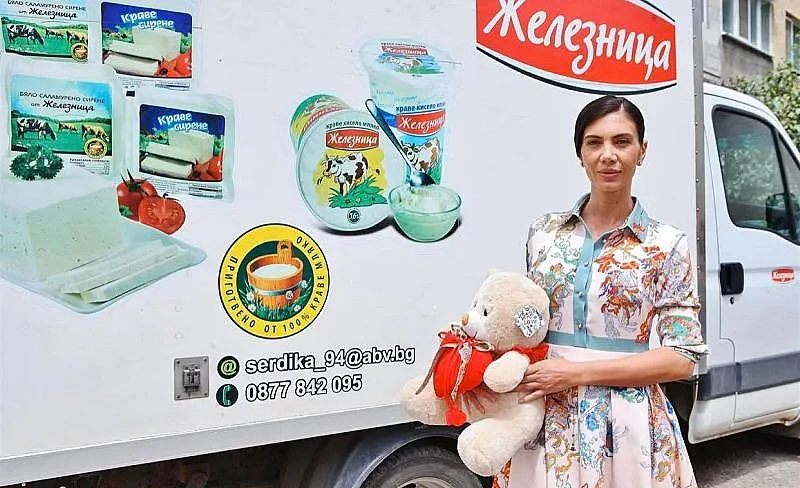 Мисис България Роксана Кирилова и мандра се обединиха за доброто