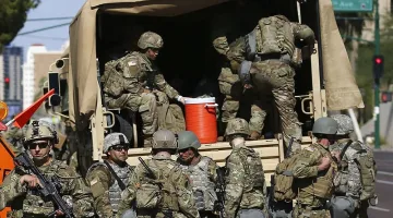 Армията дойде! Вашингтон е обграден заради бунта