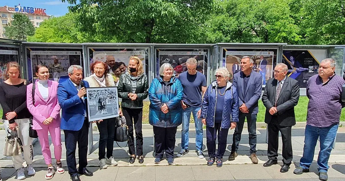 Легенди в спорта уважиха изложба на топ фотограф