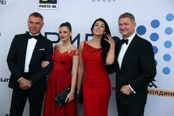 Бобокови платили голямото плюскане в галерията