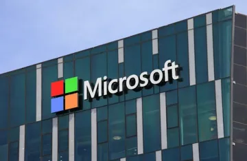 Microsoft замени журналисти с роботи