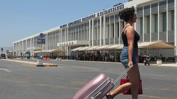 Вижте за кои страни отваря летищата си Гърция