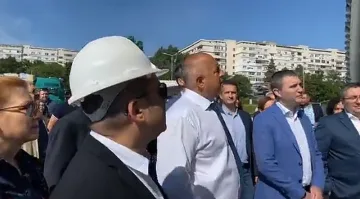 Борисов провери строеж на зала в Бургас (ВИДЕО)