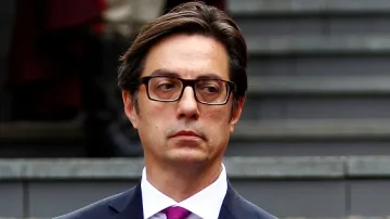 Пендаровски търси Байдън за помощ, отрича историята