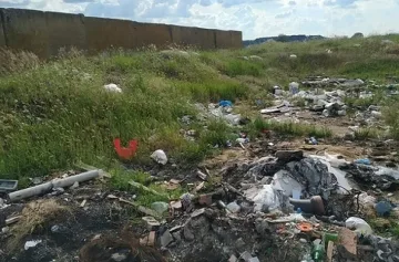 3 тира боклук заровени край Червен бряг