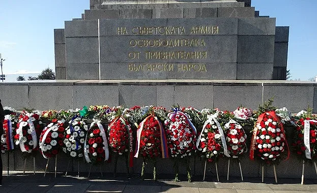 Война за паметници