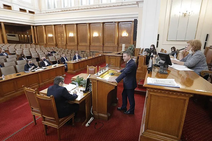 Горанов: "Нищожни“ правила обслужвали Божков