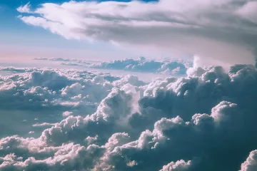 Облаци и дъжд се редуват с дъжд и облаци