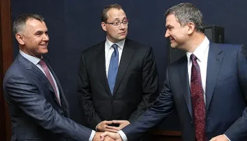 Прибраха братя Бобокови за боклука и данъци