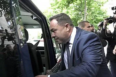 Зам.министър Живков арестуван за боклука