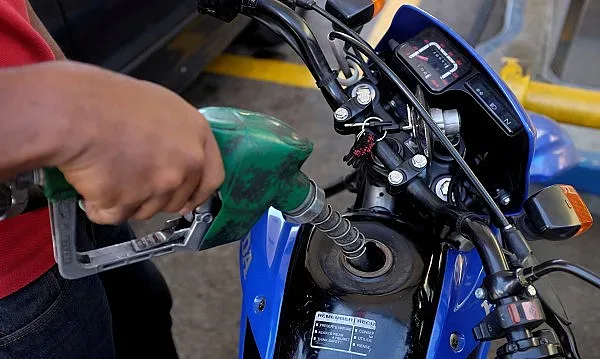 Чудо: Венецуелците ще си плащат бензина