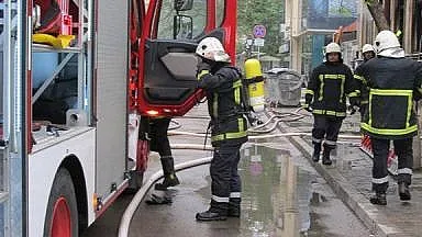 Жена на 85 се изненада, след като видя пред вратата си пожарникари