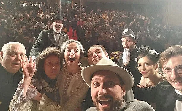 Военният театър посреща феновете с "Черна комедия"