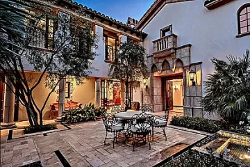 Сталоун продава уникалната си вила