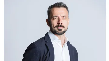 Кристиян Шкварек пред СТАНДАРТ: Градската десница копира комунистите за религията