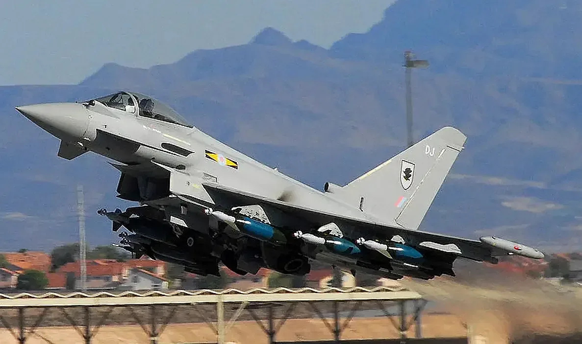 Вдигнаха британски изтребители над Полша. Какво става?