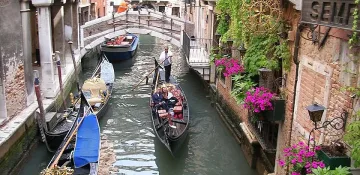 Венеция плаче за туристите си